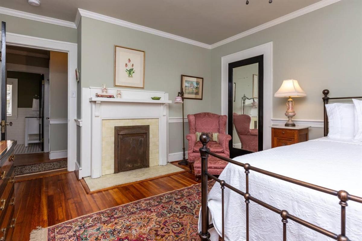 Renowned Historic Home Downtownacross From Park Winston-Salem Esterno foto