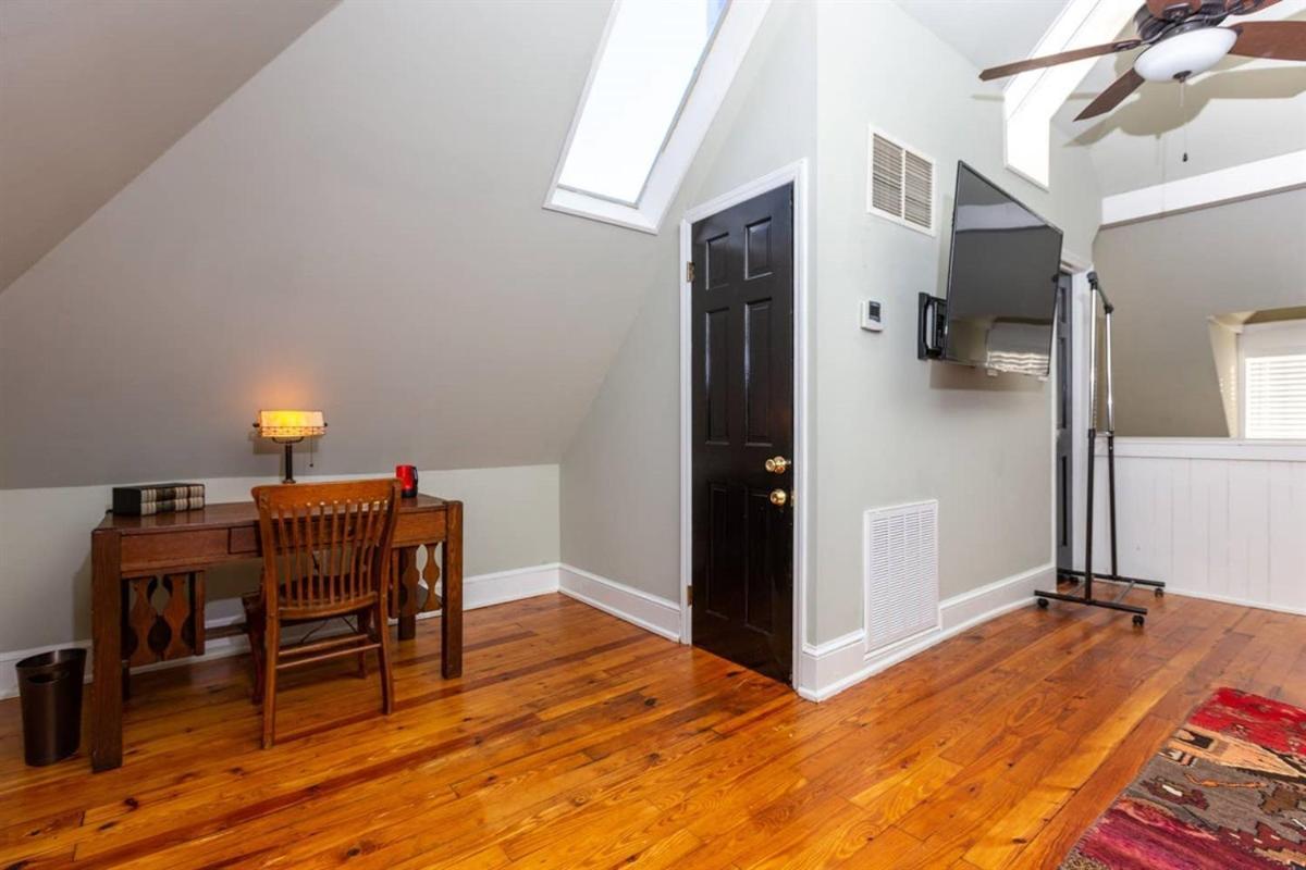 Renowned Historic Home Downtownacross From Park Winston-Salem Esterno foto